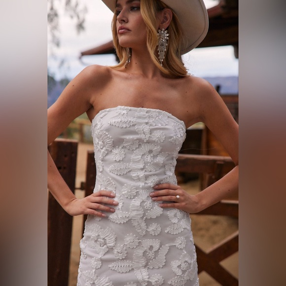 12th Tribe Leilani White Floral Textured Strapless Dress - Picture 2 of 6